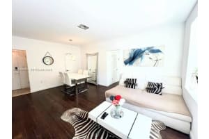 6881 Bay Dr 1, Miami Beach