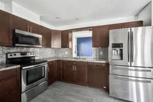 8105 Sw 19th St North Lauderdale, FL 33068 Sold 02/01/26