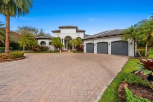 12401 N Stonebrook Cir, Davie