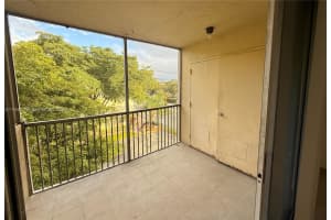 8323 Lake Dr 406 Doral, FL 33166 - Off Market