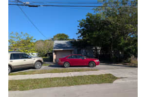 719 Ne 37th St, Oakland Park