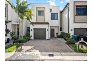 544 Ne 206th Ln, Miami