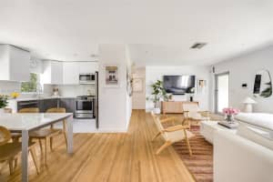 6055 Sw 38th St, Miami