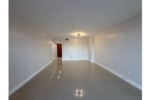 5033 7th St , Miami, FL 33126 - MLS#A11947275