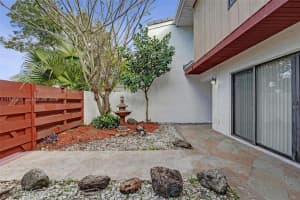2990 Oaktree Ln 338 Hollywood, FL 33021 - MLS#A11947395