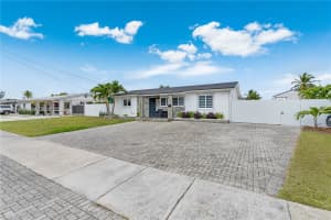 2810 Sw 123rd Ct Miami, FL 33175 - MLS#A11947440