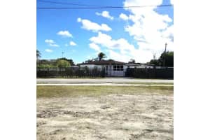 14200 Carver Dr, Miami