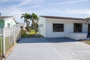 20025 Nw 32nd Ct Miami Gardens, FL 33056 - MLS#A11947517