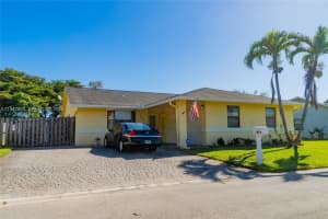 7674 Nw 88th Ln, Tamarac