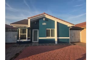 2749 W 73rd Pl, Hialeah