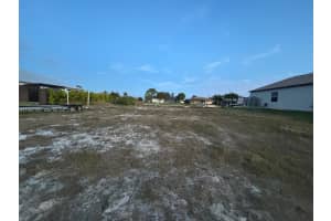 417 Nw 38th Ave Cape Coral, FL 33993 Sold 03/27/26