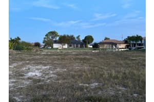 417 Nw 38th Ave Cape Coral, FL 33993 Sold 03/27/26