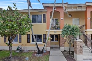 985 Ne 33rd Ter 102, Homestead