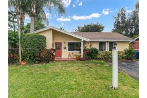 7808 Sw 8th Ct, North Lauderdale