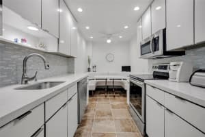 3800 Hillcrest Dr 316, Hollywood