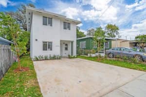 2956 Nw 44 St, Miami