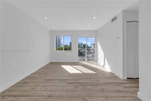 7925 Carlyle Ave 402 Miami Beach, FL 33141 - MLS#A11947970