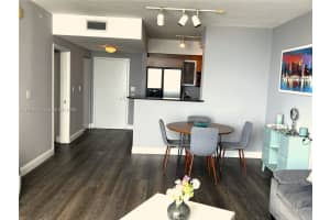 325 Biscayne Blvd , Miami, FL 33131 - MLS#A11948010