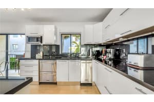 10090 Bay Harbor Ter 10090 Bay Harbor Islands, FL 33154 - MLS#A11948047