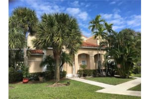 561 Racquet Club Rd 21, Weston