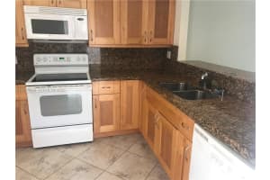 379 Lakeview Dr 205 Weston, FL 33326 - MLS#A11948098