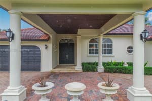 10261 Sw 58th St Miami, FL 33173 - MLS#A11948266