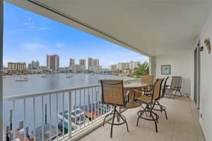 410 Golden Isles Dr 407, Hallandale Beach