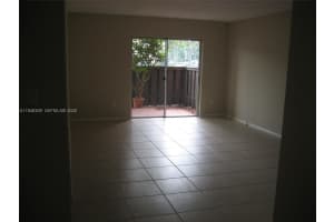 10740 N Kendall Dr L19, Miami