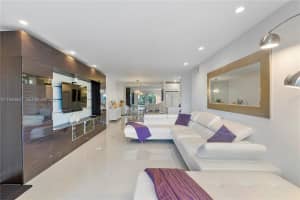 6261 Bay Club Dr 2 Fort Lauderdale, FL 33308 - MLS#A11948347