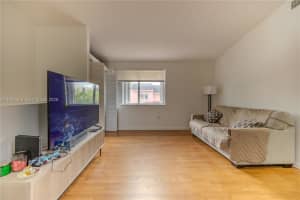 8013 Lake Dr 203 Doral, FL 33166 - MLS#A11948369