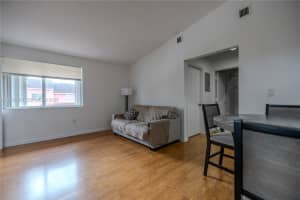 8013 Lake Dr 203 Doral, FL 33166 - MLS#A11948369