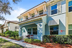 2913 Cascada Isles Way, Cooper City