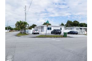 201 E 44th St Hialeah, FL 33013 - MLS#A11948484