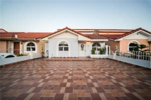 5445 W 27th Ln, Hialeah