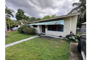 140 Ne 193rd Ter, Miami