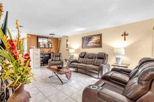 9085 Grand Canal Dr Miami, FL 33174 - MLS#A11948715