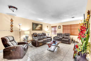 9085 Grand Canal Dr Miami, FL 33174 - MLS#A11948715