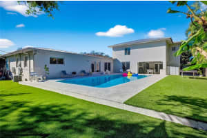 831 Ne 109th St, Biscayne Park