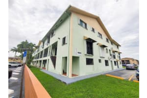 1519 W 42nd Pl 17 Hialeah, FL 33012 - MLS#A11948930