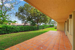 9937 Nw 9th St. Cir. 13-19 Miami, FL 33172 - MLS#A11948958