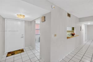 9937 Nw 9th St. Cir. 13-19 Miami, FL 33172 - MLS#A11948958