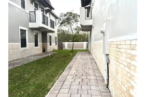 10429 Nw 61st Ln Doral, FL 33178 - MLS#A11948962