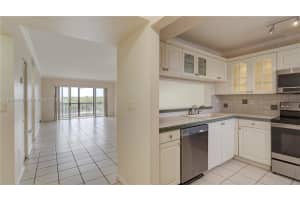 10155 Nw 9th St Cir 4-401 Miami, FL 33172 - MLS#A11949008