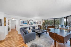 4000 Towerside Ter 301, Miami