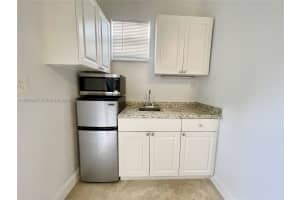 712 Sw 5th Ct 3 Hallandale Beach, FL 33009 - MLS#A11949285