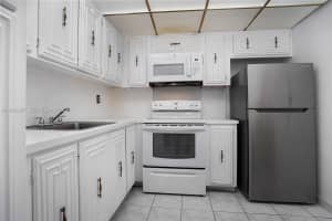 7925 Carlyle Ave 202 Miami Beach, FL 33141 - MLS#A11949287