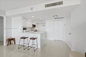 2425 Presidential Way 1706 West Palm Beach, FL 33401 - MLS#A11949342