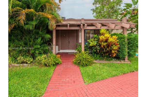 429 Leslie Dr 429, Hallandale Beach