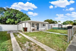 463 E 61st St Hialeah, FL 33013 - MLS#A11949404