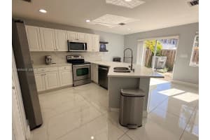 11612 Nw 51st Ter 11612 Doral, FL 33178 - MLS#A11949428